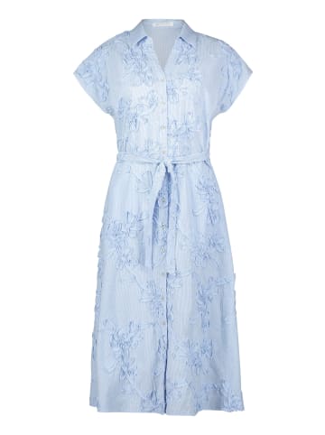 BETTY & CO Sommerkleid mit Stickerei in Weiß/Hellblau