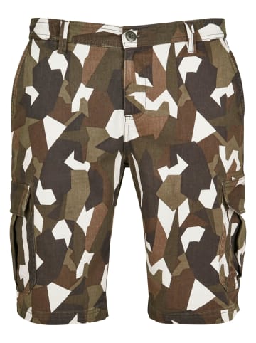 Urban Classics Cargo Shorts in wood camo