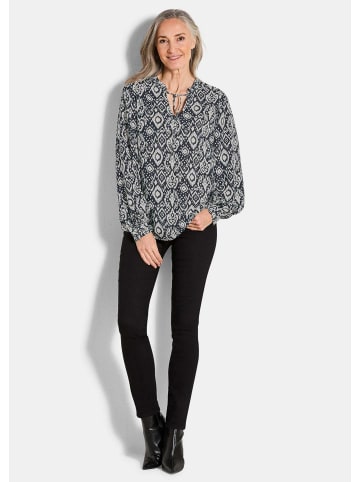 GOLDNER Kurzgröße:  Moderne Rüschenbluse mit Stehkragen in schwarz / gemustert