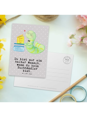 Mr. & Mrs. Panda Postkarte Buchhändler Herz mit Spruch in Grau Pastell