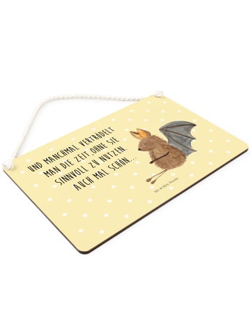 Mr. & Mrs. Panda Schild Fledermaus Sitzen mit Spruch in Gelb Pastell