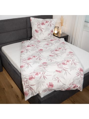 Traumschloss Premium Flanell Bettwäsche - rosa Blumen auf hellem Hintergrund in weiß