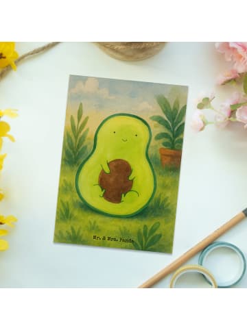 Mr. & Mrs. Panda Postkarte Avocado Kern Design ohne Spruch in Weiß