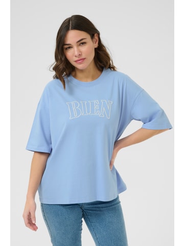 Kaffe T-shirt KAharries Oversize fit in Vista Blue W. Chalk Embroidery
