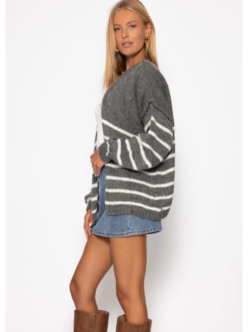 SASSYCLASSY Gestreifter Cardigan mit Außennähten in Dunkelgrau