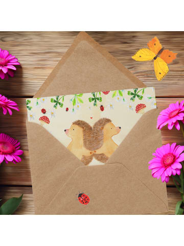 Mr. & Mrs. Panda Einladungskarte Igel händchenhaltend mit Spruch in Naturpapier