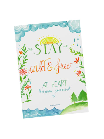 Mr. & Mrs. Panda Ansichtskarte Stay wild & free at heart mit Spruch in Bunt