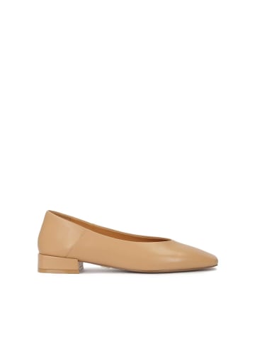 Kazar Pumps in Beige