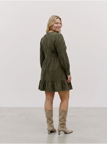 Vero Moda Kleid mit Schößchen in Forest Night