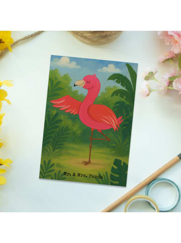 Mr. & Mrs. Panda Postkarte Flamingo Yoga Design ohne Spruch in Weiß