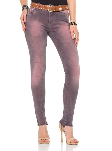 Cipo & Baxx Jeans inklusive Gürtel in Darkpink-Taba