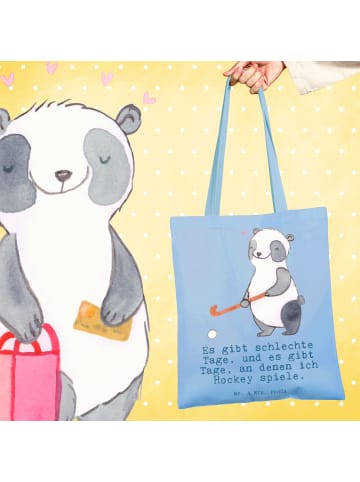 Mr. & Mrs. Panda Tote Bag Panda Hockey spielen mit Spruch in Sky Blue