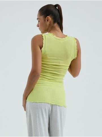 Seamless Basic Top Flounce in Neon Yellow