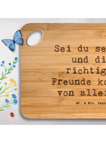 Mr. & Mrs. Panda Schneidebrett Spruch Neue Freunde finden mit Sp... in Braun
