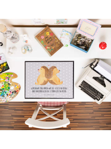 Mr. & Mrs. Panda Schreibunterlage Igel händchenhaltend mit Spruch in Grau Pastell