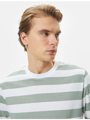 KOTON T-shirt in Grün Gestreift