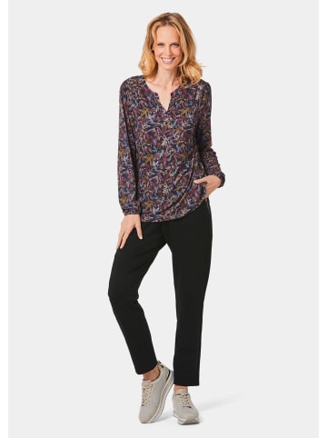 GOLDNER Kurzgröße:  Elegantes Blusenshirt mit V-Ausschnitt in marine / gemustert