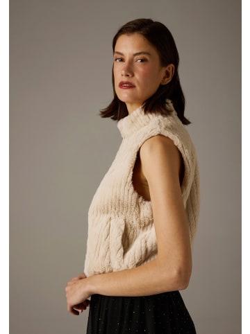 More & More kuschelige Fellimitatweste in powder creme