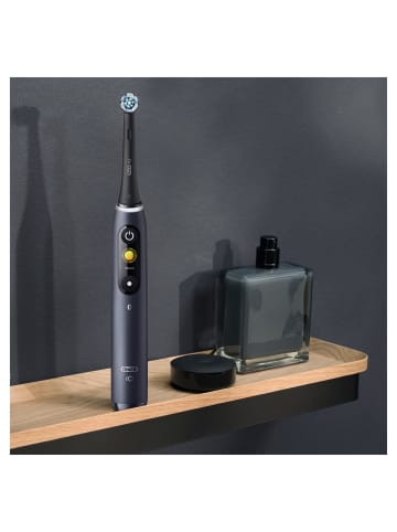 Oral-B Elektrische Zahnbürste "iO Series 8 + Reiseetui" in Schwarz