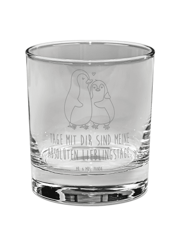 Mr. & Mrs. Panda Whiskyglas Pinguin umarmen mit Spruch in Transparent