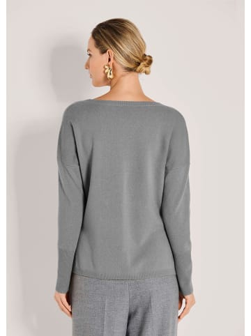 MADELEINE Schlichter Strickpullover mit U-Boot-Ausschnitt in steingrau / melange
