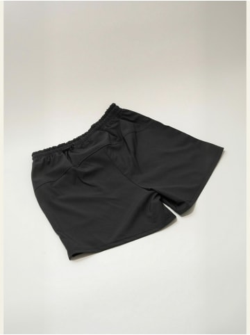 Toujours Actif Shorts Regular in Black