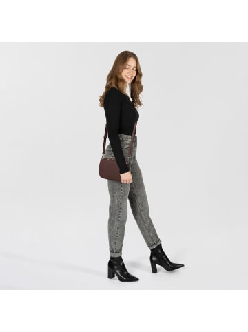 Lacoste Core Essentials Daily City Umhängetasche 21 cm in fudge