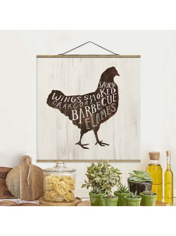 WALLART Stoffbild mit Posterleisten - Bauernhof BBQ - Huhn in Braun