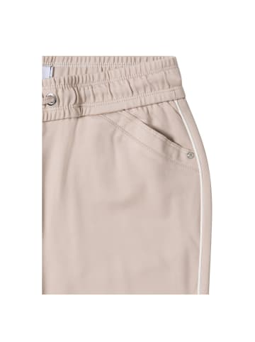 Cecil Hose in light sandalwood beige