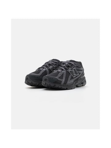 New Balance Sneaker M1906RLB in Schwarz