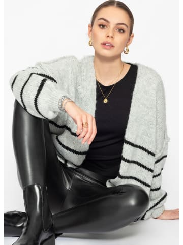 SASSYCLASSY Gestreifter Cardigan mit Außennähten in Hellgrau