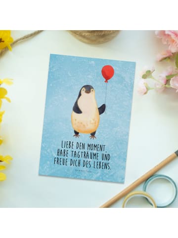 Mr. & Mrs. Panda Postkarte Pinguin Luftballon mit Spruch in Eisblau