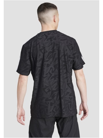 Adidas originals T-Shirts in black