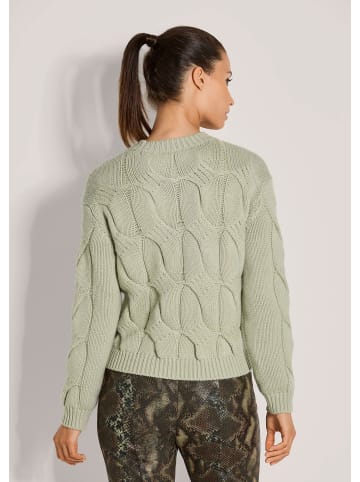 MADELEINE Moderner Wollpullover mit Zopfmuster in salbei
