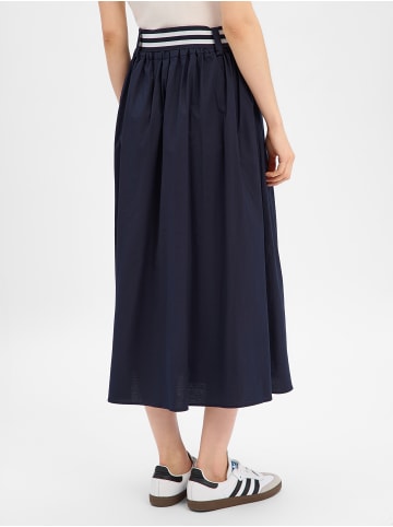 More & More Rock in marine