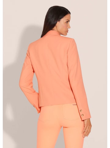 MADELEINE Taillierter Kurzblazer in pfirsich