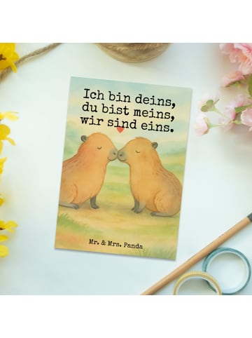 Mr. & Mrs. Panda Postkarte Capybara Liebe Design mit Spruch in Weiß