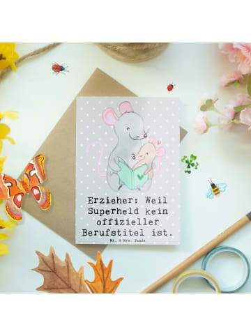 Mr. & Mrs. Panda Grußkarte Erzieher Superheld mit Spruch in Grau Pastell