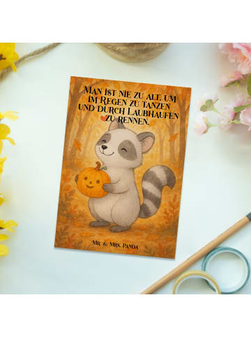 Mr. & Mrs. Panda Postkarte Waschbär Kürbis Design mit Spruch in Weiß