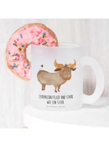 Mr. & Mrs. Panda Teetasse Sternzeichen Stier mit Spruch in Transparent