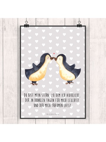Mr. & Mrs. Panda Artprint Pinguin Liebe mit Spruch in Grau Pastell