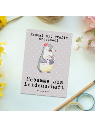 Mr. & Mrs. Panda Ansichtskarte Hebamme Leidenschaft mit Spruch in Grau Pastell