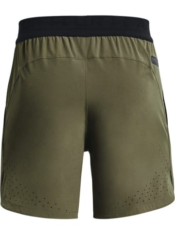 Under Armour Short "UA Peak Gewebeshorts" in Grün