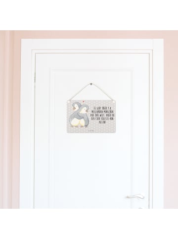 Mr. & Mrs. Panda Schild Pinguine Kuscheln mit Spruch in Grau Pastell