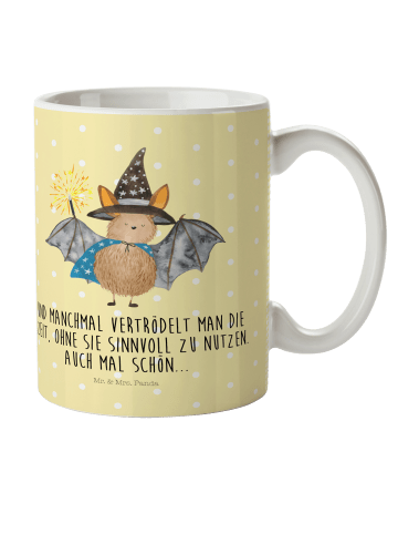 Mr. & Mrs. Panda Kindertasse Fledermaus Zauberer mit Spruch in Gelb Pastell