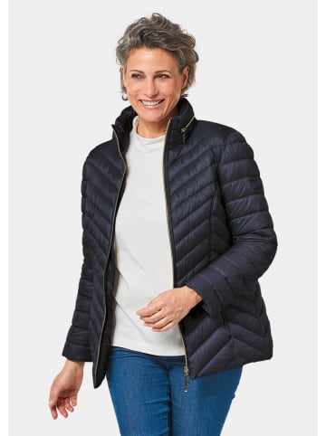GOLDNER Kurzgröße:  Leichte Steppjacke in knitterarmer Ware in marine