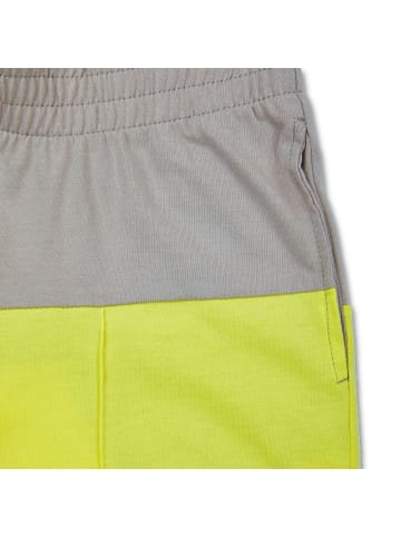 MANITOBER Jersey Shorts in Gray/Yellow