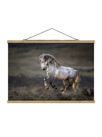 WALLART Stoffbild mit Posterleisten - Im Galopp durch die Heide in Creme-Beige