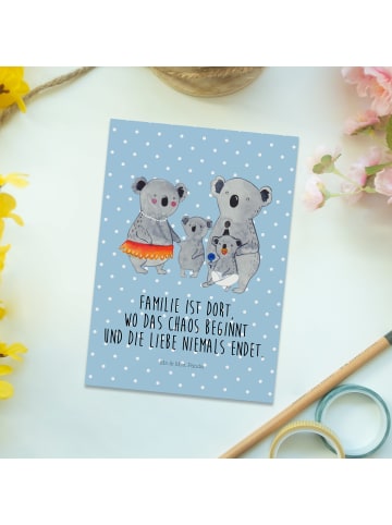 Mr. & Mrs. Panda Postkarte Koala Familie mit Spruch in Blau Pastell