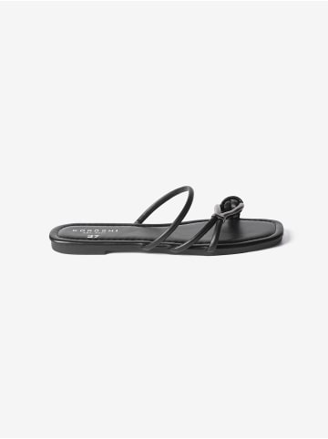 KOROSHI Einfache, schicke Low-Tech-Sandalen in Schwarz